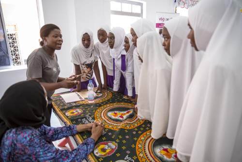 Volunteering with schoolchildren in Tanzania